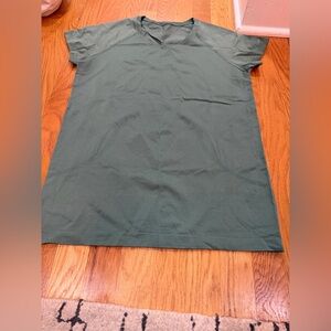 Women’s Green lululemon swiftly tech tshirt
